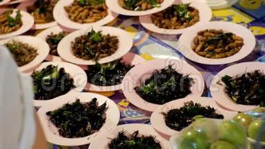 不同类型的熟食市场的熟食昆虫。 亚洲、泰国、芭堤雅